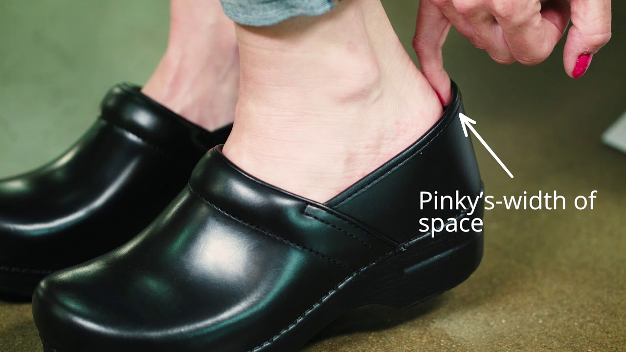How loose should Dansko clogs fit?