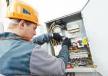 Do electricians make good money UK?
