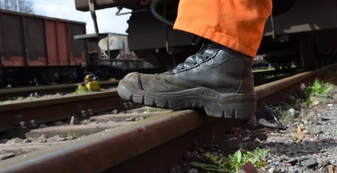 does a company have to pay for safety shoes