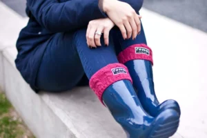 How do you wear the hunter boot socks?