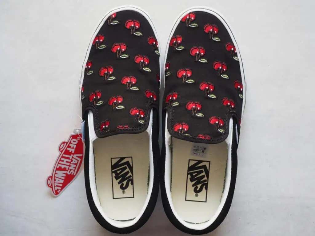 a pair of black vans slip on shoes 1920x1434