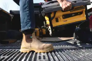 Blundstone 9000 Safety Boots (2025) – Full Review for Worksite Comfort, Grip, and Heat Resistance
