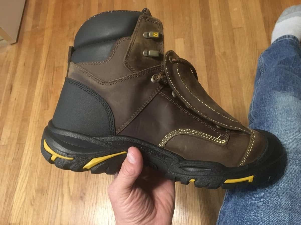 KEEN Utility Men's Mt Vernon 6 inch steel toe work boot with external metatarsal guard