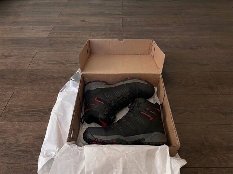 Columbia Bugaboot III winter boots in the box, BootsGuru.com review